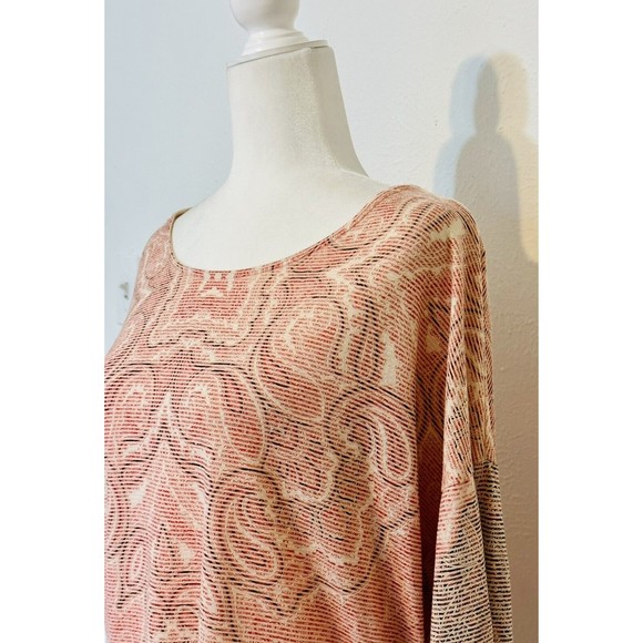 Chico's  Size 2 US L Symmetrical Scrolls Samantha Top 3/4 Sleeves - Picture 3 of 12